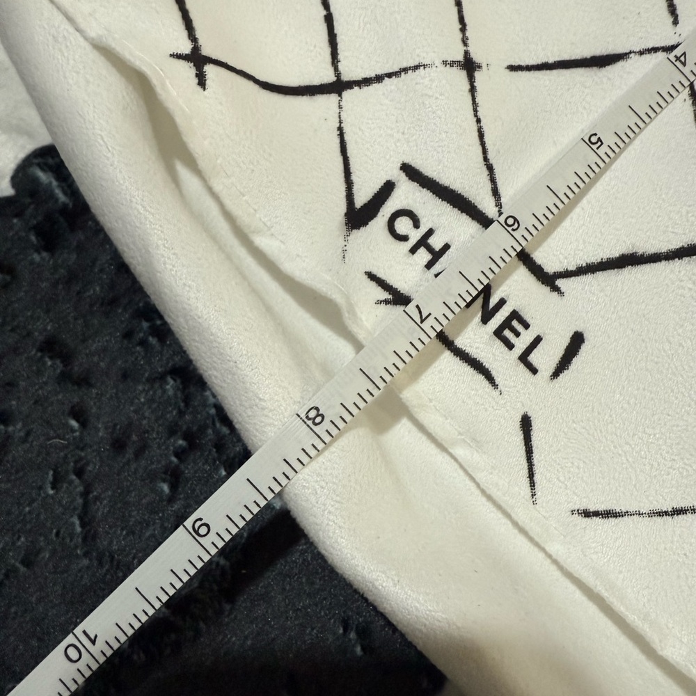 Chanel/Karl Lagerfeld Dusty - Picture 8 of 8